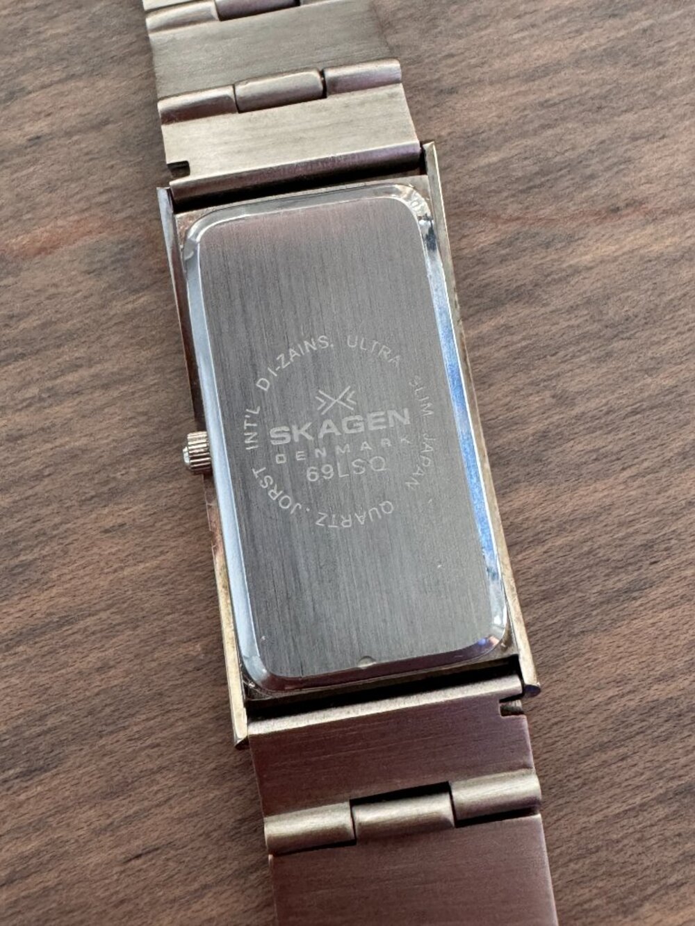 Sleek! Skagen Denmark 69LSQ Men's Titanium Quartz Watch - Picture 3 of 5